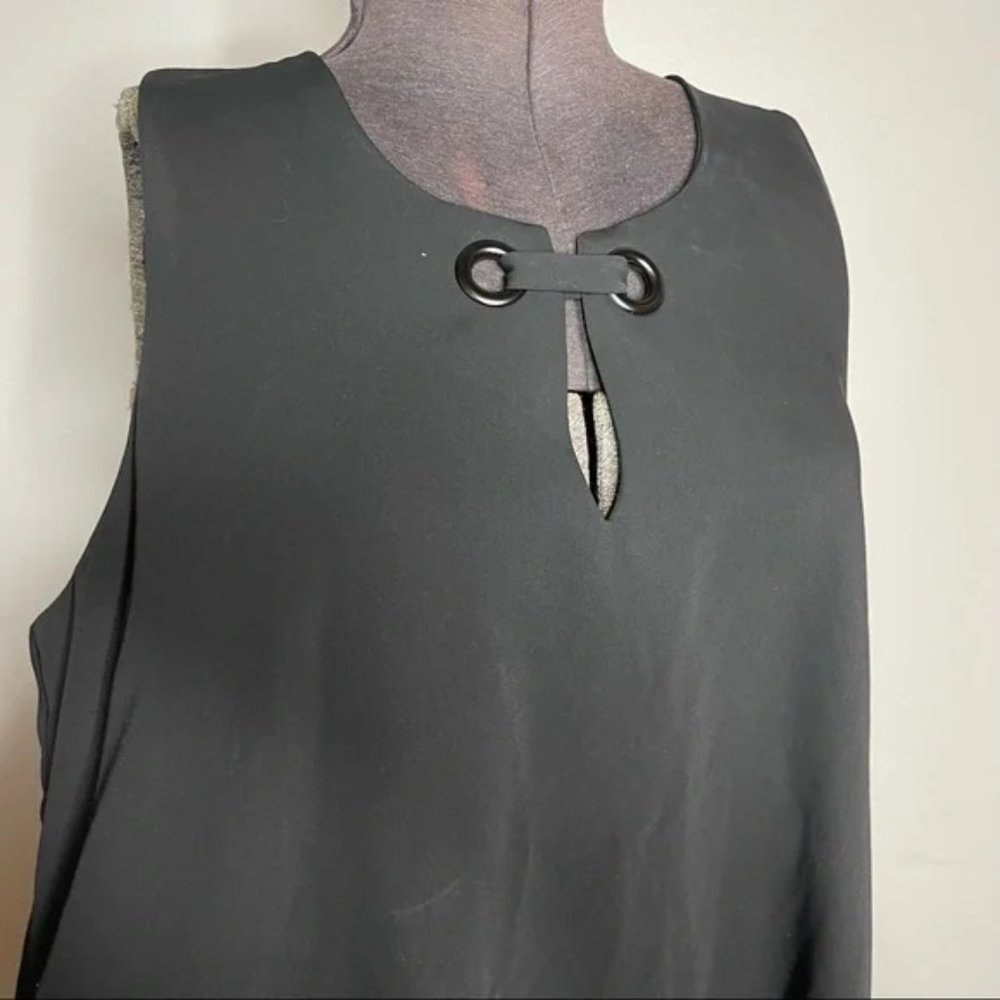 Black Sleeveless Dress with Keyhole Front Detail Size 16 - Picture 2 of 6